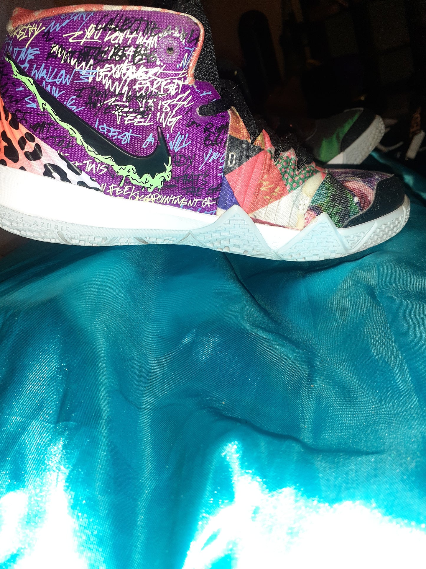Nike's Kyrie Hybrid S2 Pineapples Size 2y