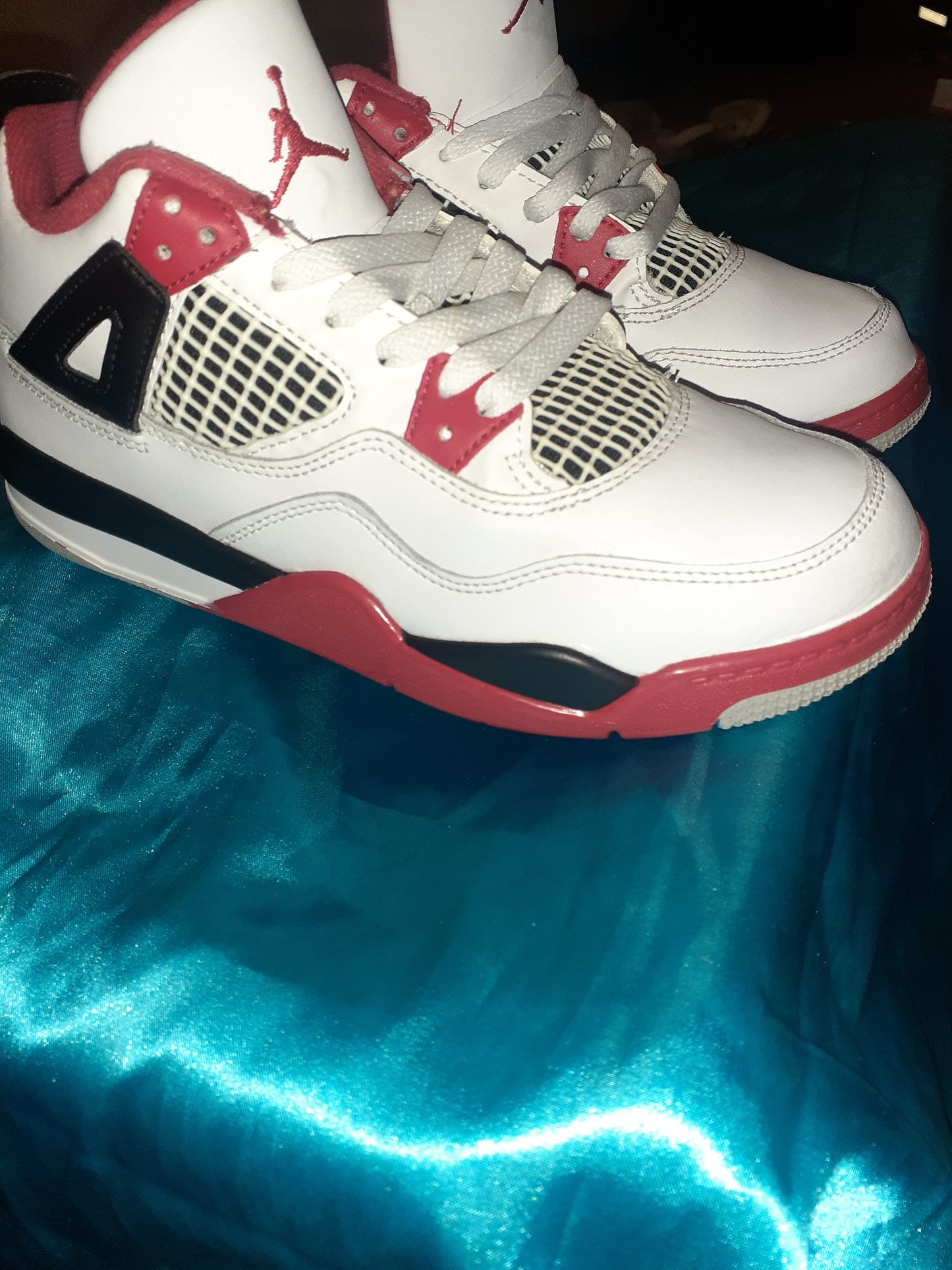 Air Jordan 4 Retro Fire Red Size 3y